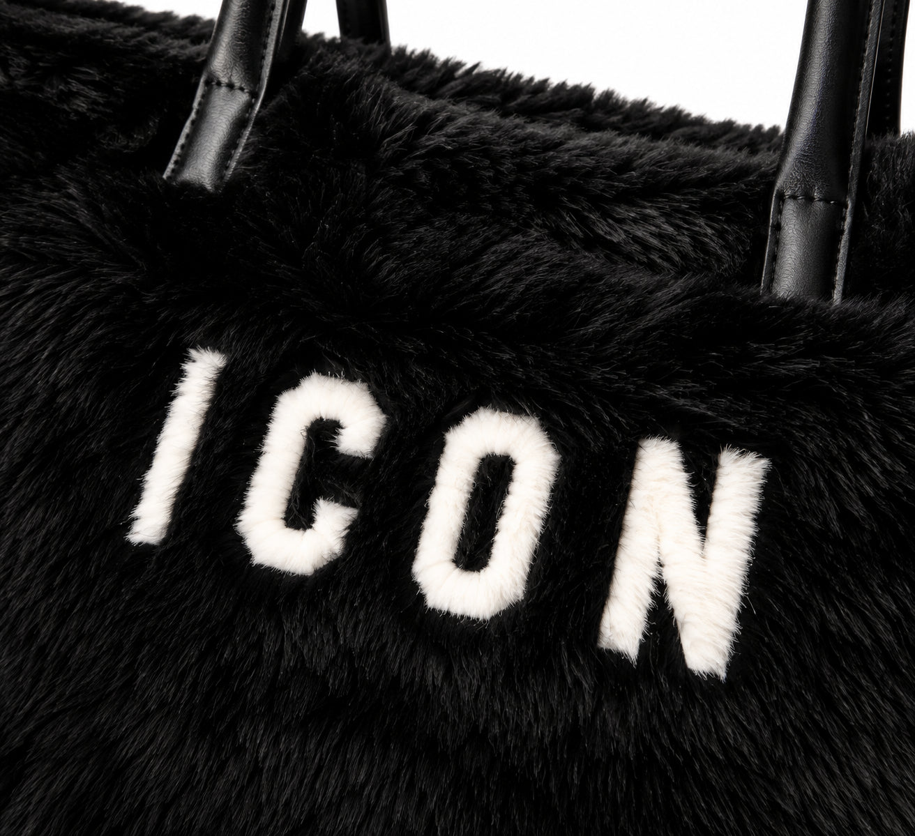 Borsa shopping effetto pelliccia con logo a contrasto
