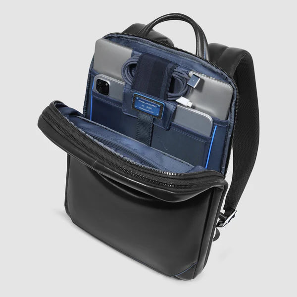 Zaino porta PC 14 Piquadro in pelle con sistema espandibile e tasca power bank NERO TU | Giò Fashion