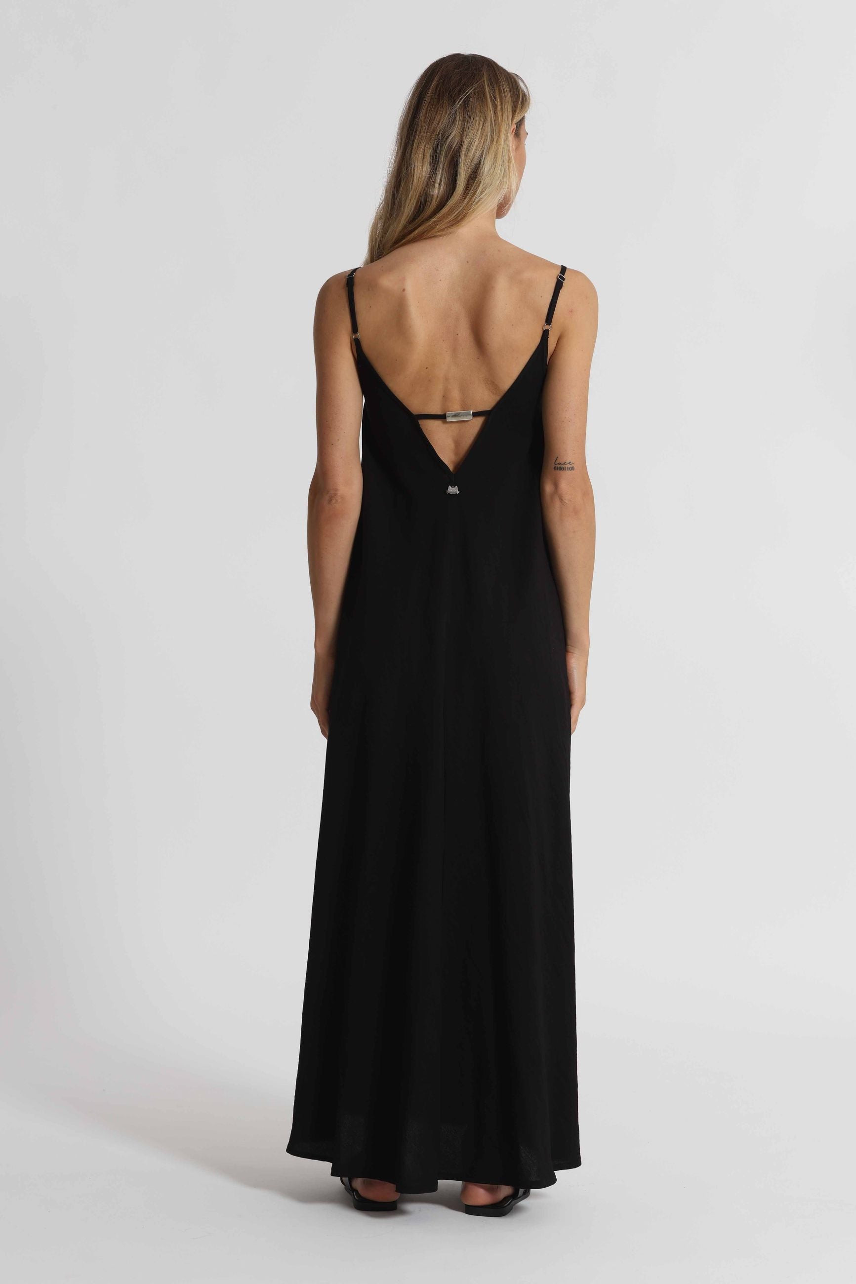 Mimi Mua abito lungo donna fluido con spalline sottili elegante Nero S | Giò Fashion