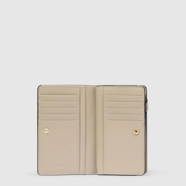 Portafoglio compatto Piquadro in pelle con scomparti organizzati