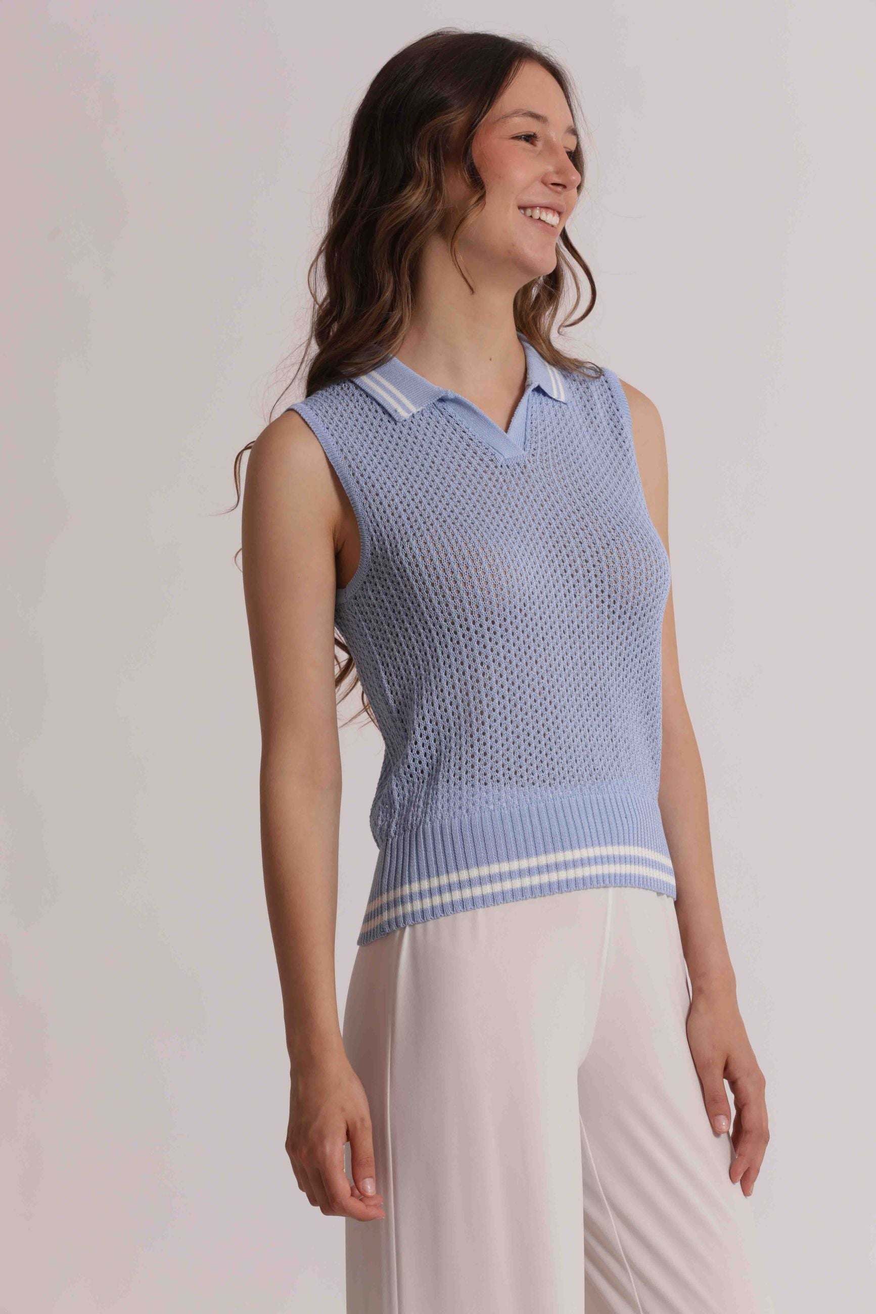 Top donna Mimi Mua traforato smanicato con colletto stile casual chic Azzurro S | Giò Fashion
